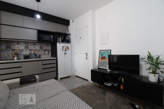 Sala/cozinha de kitnet/studio para alugar com 1 quarto, 35m² em Campo Belo, São Paulo