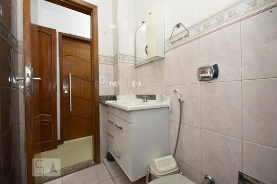 Banheiro Social de apartamento à venda com 3 quartos, 95m² em Copacabana, Rio de Janeiro