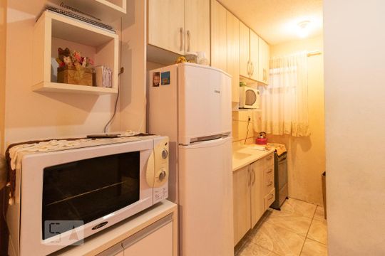 Cozinha de apartamento à venda com 2 quartos, 45m² em Olaria, Canoas