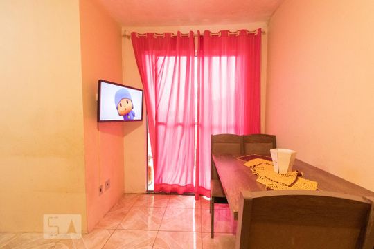 Sala de apartamento à venda com 2 quartos, 45m² em Olaria, Canoas