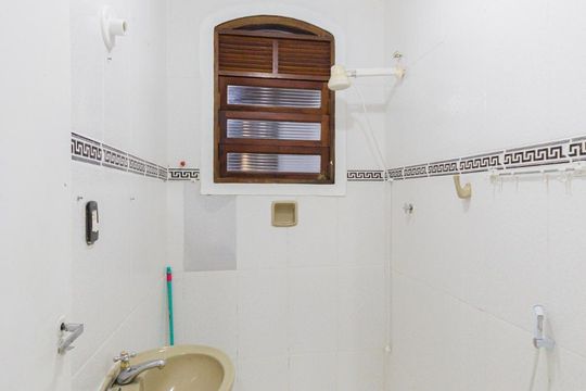 Banheiro Social (1º andar) de casa à venda com 5 quartos, 750m² em Pechincha, Rio de Janeiro