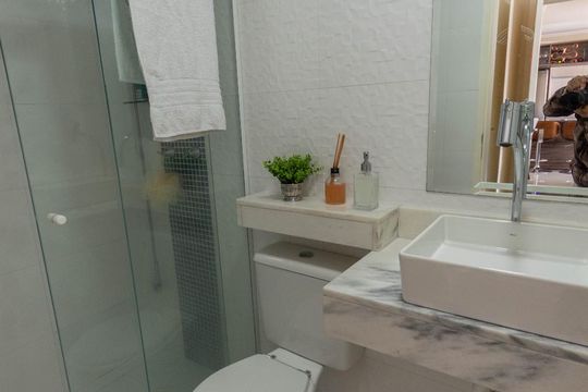 Banheiro da Suíte de apartamento à venda com 2 quartos, 52m² em Pinheirinho, Curitiba