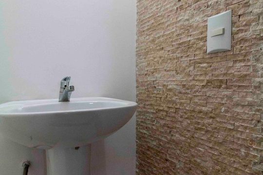 Lavabo de casa para alugar com 4 quartos, 150m² em Vila Carmosina, São Paulo