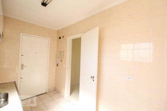 Cozinha de apartamento para alugar com 2 quartos, 62m² em Vila Diva (zona Norte), São Paulo