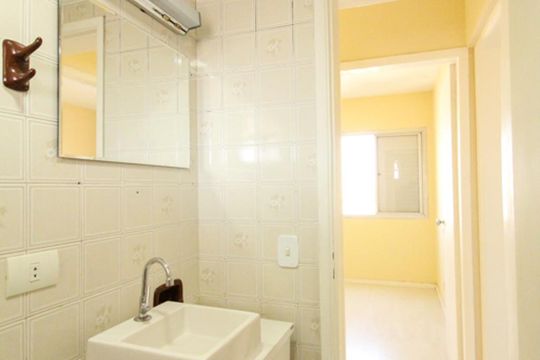 Banheiro de apartamento para alugar com 2 quartos, 62m² em Vila Diva (zona Norte), São Paulo