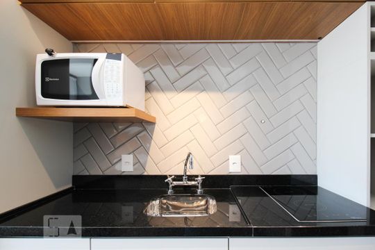 Cozinha de apartamento para alugar com 1 quarto, 25m² em Indianópolis, São Paulo