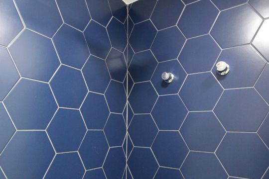 Banheiro  de apartamento para alugar com 1 quarto, 25m² em Indianópolis, São Paulo