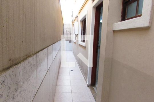 Corredor de casa para alugar com 4 quartos, 290m² em Jardim Santa Rosa, Taboão da Serra