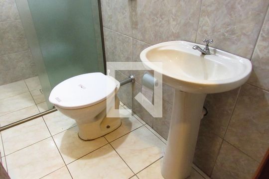 Banheiro Social de casa para alugar com 4 quartos, 290m² em Jardim Santa Rosa, Taboão da Serra