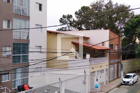 Vista da Rua de casa para alugar com 4 quartos, 290m² em Jardim Santa Rosa, Taboão da Serra