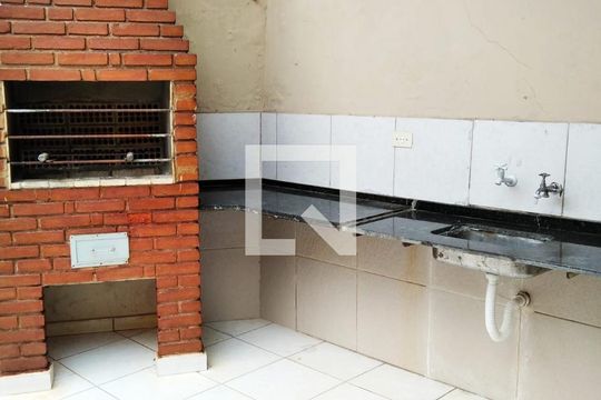 Churrasqueira de casa para alugar com 4 quartos, 290m² em Jardim Santa Rosa, Taboão da Serra