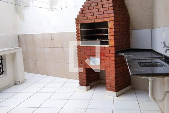 Churrasqueira de casa para alugar com 4 quartos, 290m² em Jardim Santa Rosa, Taboão da Serra