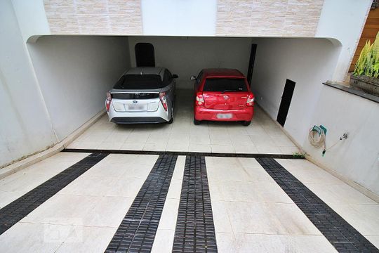 Garagem de casa à venda com 4 quartos, 340m² em Nova Petrópolis, São Bernardo do Campo