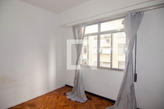 Quarto 1 de apartamento à venda com 1 quarto, 52m² em Leme, Rio de Janeiro