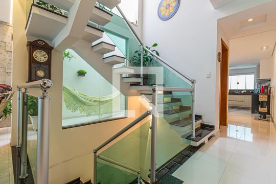 Escada Dormitórios de casa à venda com 3 quartos, 195m² em Vila Assunção, Santo André