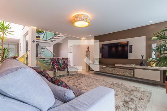 Casa à venda com 3 quartos, 195m² em Vila Assunção, Santo André