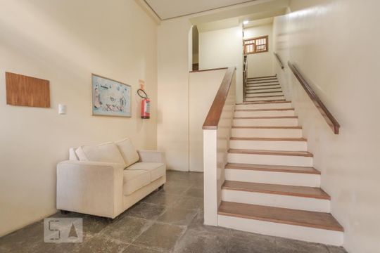 Hall de Entrada de apartamento para alugar com 1 quarto, 43m² em Petrópolis, Porto Alegre
