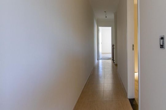 Corredor  de casa à venda com 3 quartos, 135m² em Vila Gustavo, São Paulo