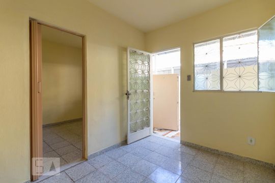 Casa para alugar com 1 quarto, 50m² em Jardim Sulacap, Rio de Janeiro