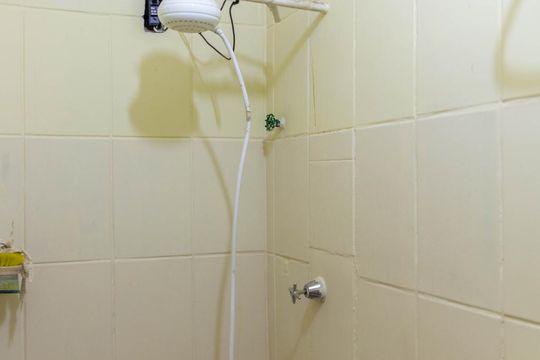 Banheiro de casa para alugar com 1 quarto, 50m² em Jardim Sulacap, Rio de Janeiro