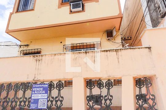 Fachada de casa à venda com 2 quartos, 140m² em Estácio, Rio de Janeiro