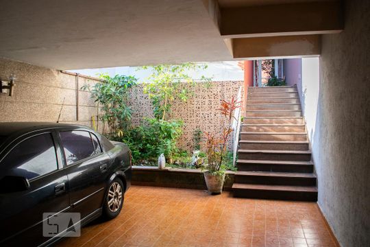 GARAGEM de casa à venda com 3 quartos, 250m² em Parque Sao Domingos, São Paulo