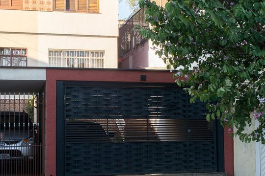 FACHADA de casa à venda com 3 quartos, 250m² em Parque Sao Domingos, São Paulo
