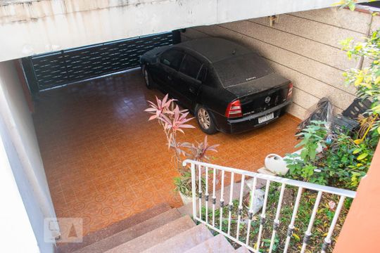 GARAGEM de casa à venda com 3 quartos, 250m² em Parque Sao Domingos, São Paulo
