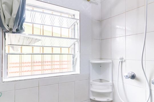 Banheiro de kitnet/studio para alugar com 1 quarto, 19m² em Jardim Aricanduva, São Paulo