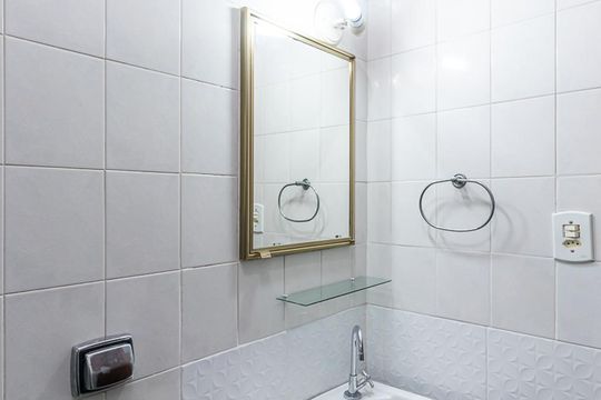 Banheiro de kitnet/studio para alugar com 1 quarto, 19m² em Jardim Aricanduva, São Paulo