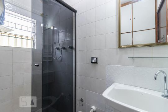 Banheiro de kitnet/studio para alugar com 1 quarto, 19m² em Jardim Aricanduva, São Paulo