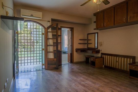 Suíte de casa para alugar com 2 quartos, 110m² em Vila Ester (zona Norte), São Paulo