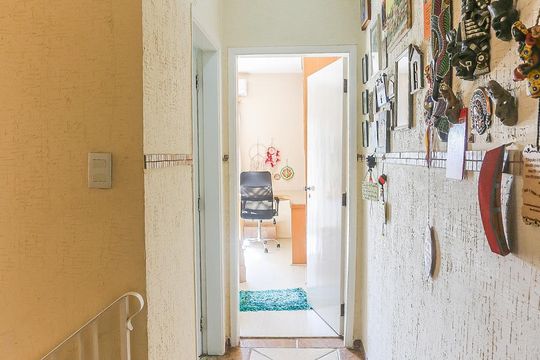 Corredor de casa de condomínio à venda com 4 quartos, 320m² em Rio Pequeno, São Paulo