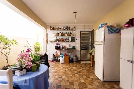Quintal de casa à venda com 3 quartos, 162m² em Santo Antônio, Osasco