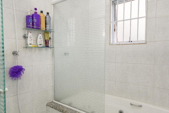 Ducha de casa à venda com 4 quartos, 200m² em Vila Maria Alta, São Paulo