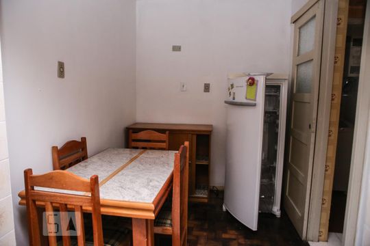 Cozinha de apartamento à venda com 2 quartos, 75m² em Medianeira, Porto Alegre