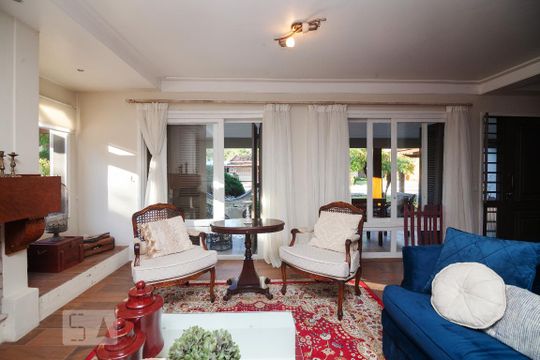 Casa à venda com 5 quartos, 460m² em Pedra Redonda, Porto Alegre