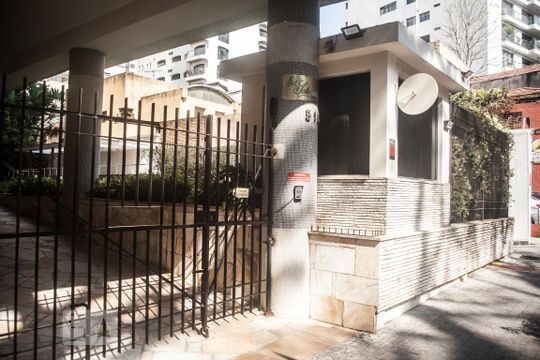 Fachada do bloco de apartamento à venda com 3 quartos, 150m² em Higienópolis, São Paulo