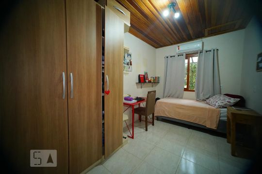 Quarto 2 de casa à venda com 4 quartos, 120m² em Humaitá, Porto Alegre