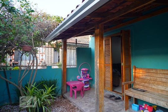 Frente da casa de casa à venda com 4 quartos, 120m² em Humaitá, Porto Alegre