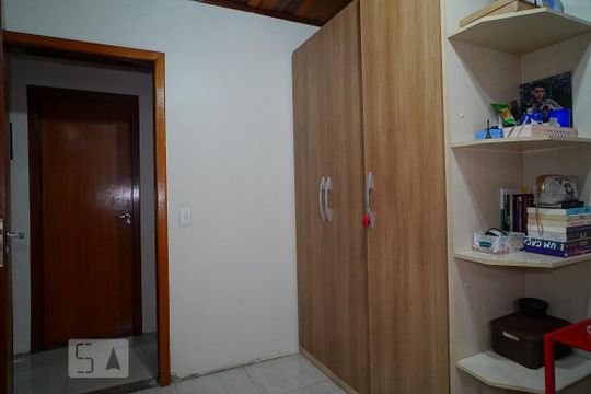 Quarto 2 de casa à venda com 4 quartos, 120m² em Humaitá, Porto Alegre