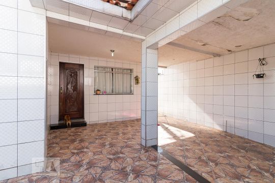 Garagem e quintal de casa à venda com 2 quartos, 70m² em Vila Capitao Rabelo, Guarulhos