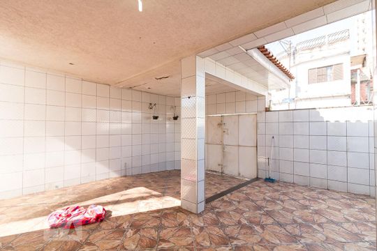 Garagem e quintal de casa à venda com 2 quartos, 70m² em Vila Capitao Rabelo, Guarulhos