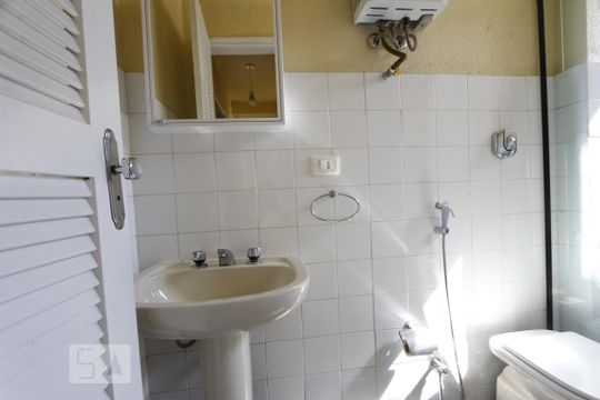 Banheiro de apartamento à venda com 2 quartos, 48m² em Jacarepaguá, Rio de Janeiro