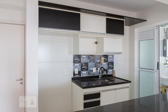 Cozinha de apartamento para alugar com 1 quarto, 70m² em Barra Funda, São Paulo