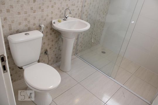 Banheiro de casa para alugar com 2 quartos, 86m² em Vila Romana, São Paulo