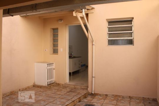Quintal de casa para alugar com 2 quartos, 86m² em Vila Romana, São Paulo