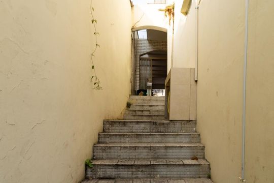 Escada de casa para alugar com 8 quartos, 550m² em Jardim Vera Cruz, São Paulo