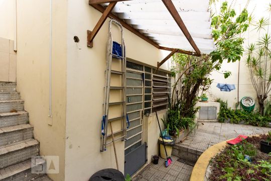varanda de casa para alugar com 8 quartos, 550m² em Jardim Vera Cruz, São Paulo