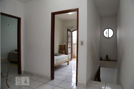 Corredor de casa à venda com 3 quartos, 160m² em Jardim Morro Verde, São Paulo